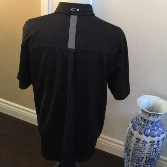 Oakley button down - Picture 2 of 11